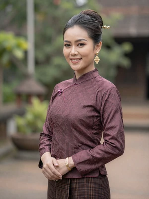 Bopha, a 31-year-old Cambodian woman from Kampot with confident smile